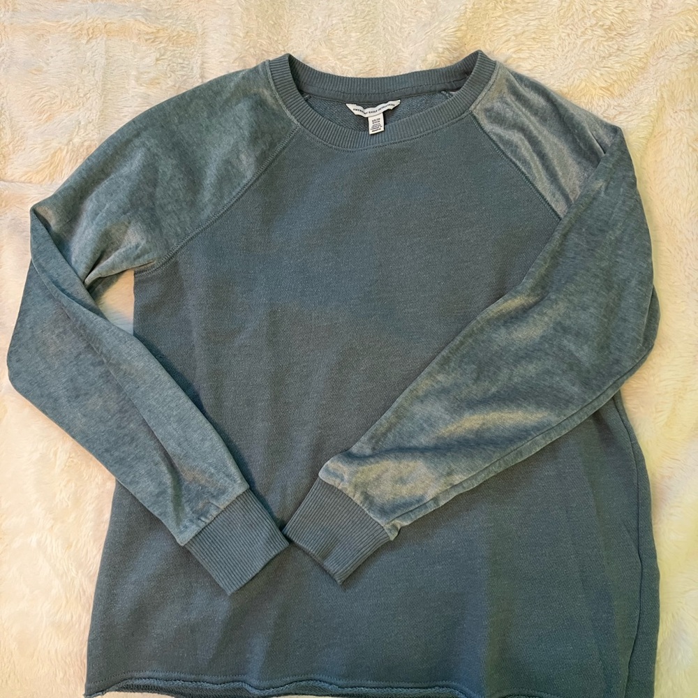 American eagle velvet sleeved sweatshirt size XS
